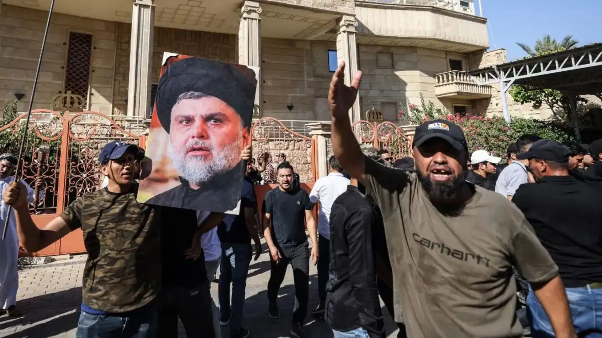 कुरान जलाने पर जारी नाराजगी के बीच इराक में प्रदर्शनकारियों ने स्वीडिश दूतावास पर किया हमला 