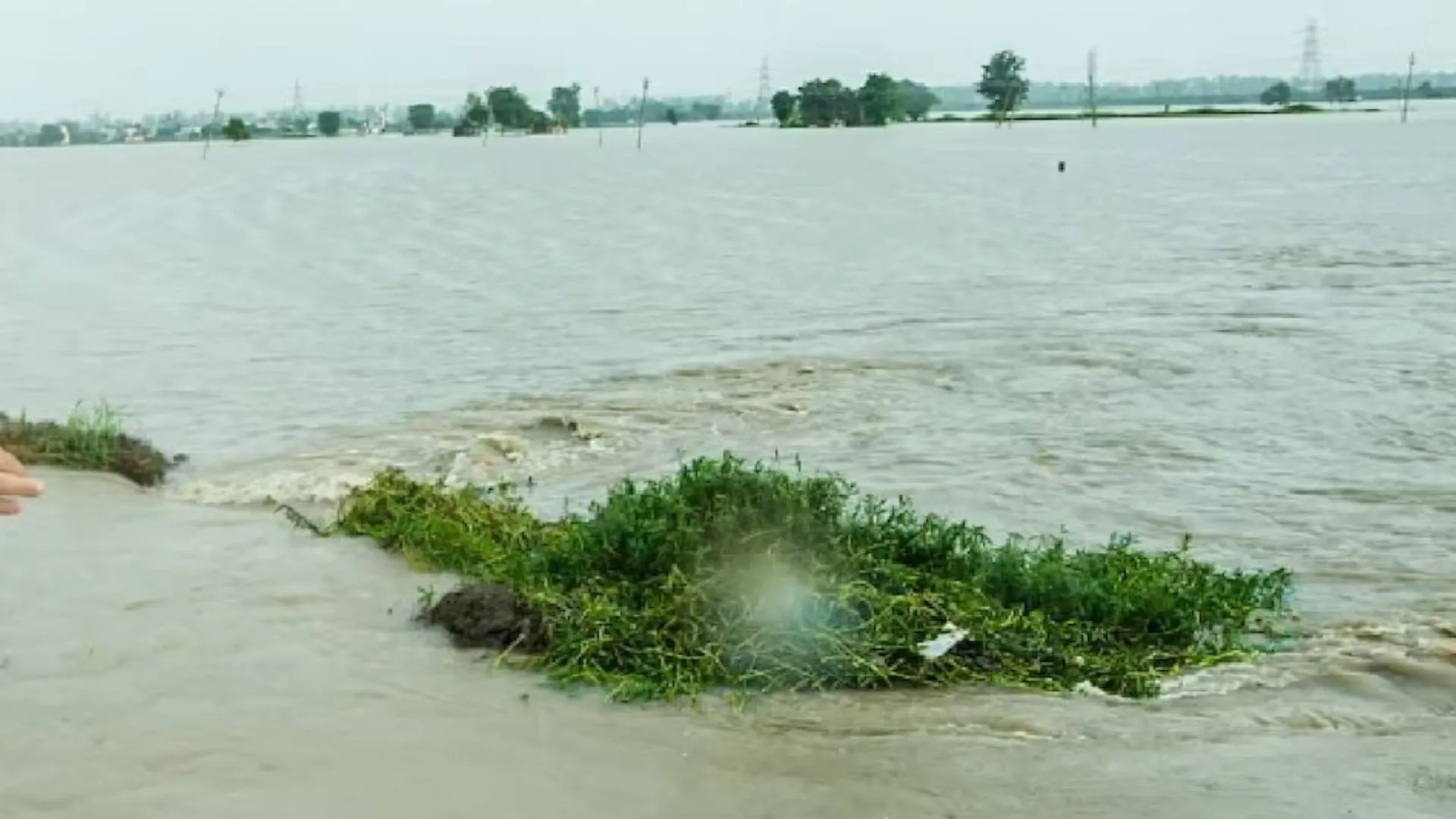 स्वास्थ्य मंत्री ने बाढ़ राहत के लिए मुख्यमंत्री राहत कोष में एक महीने का किया वेतन दान 