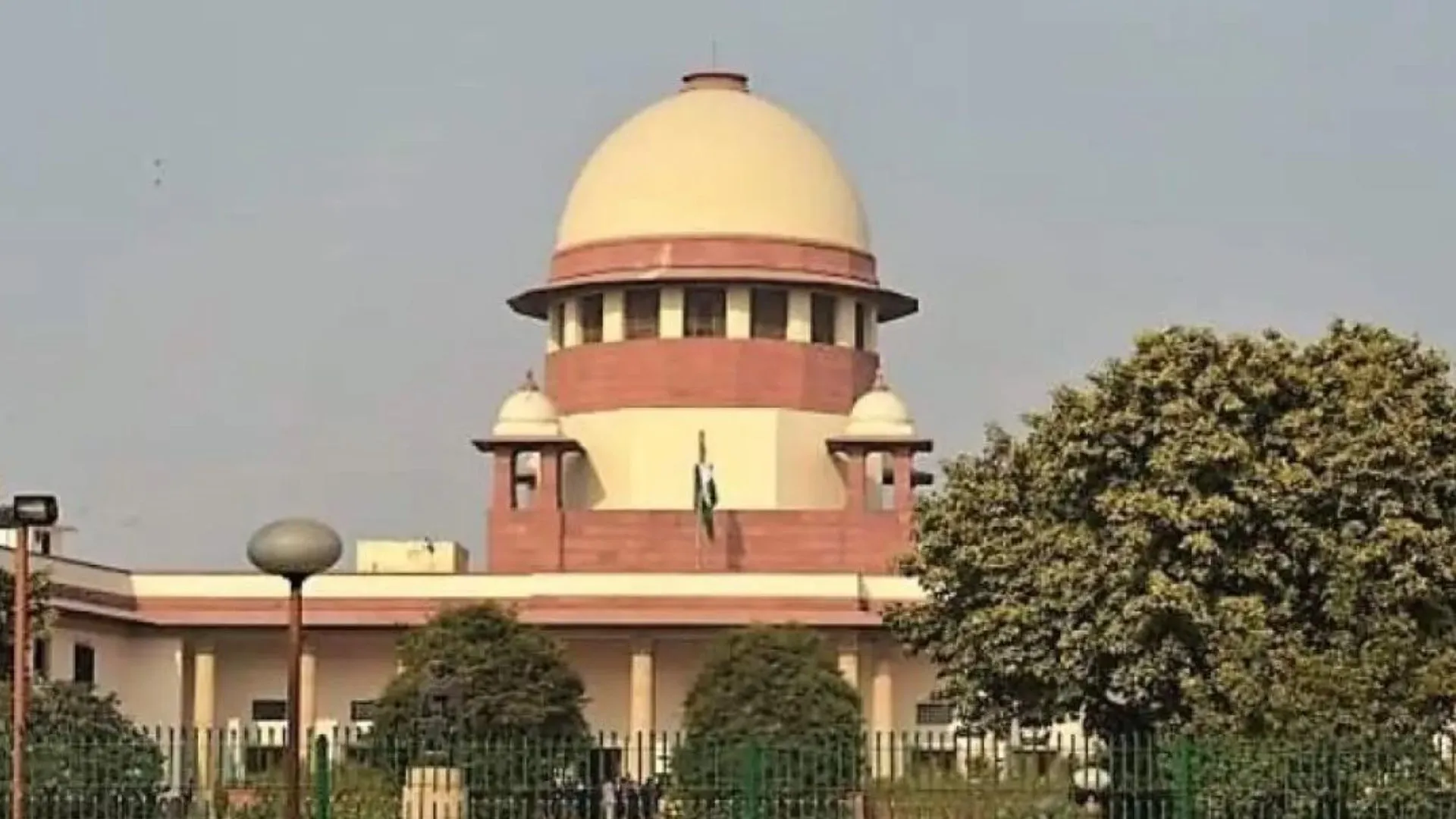 सुप्रीम कोर्ट ने ‘आदिपुरुष’ के खिलाफ हाईकोर्ट में लंबित कार्यवाही पर लगाई रोक 