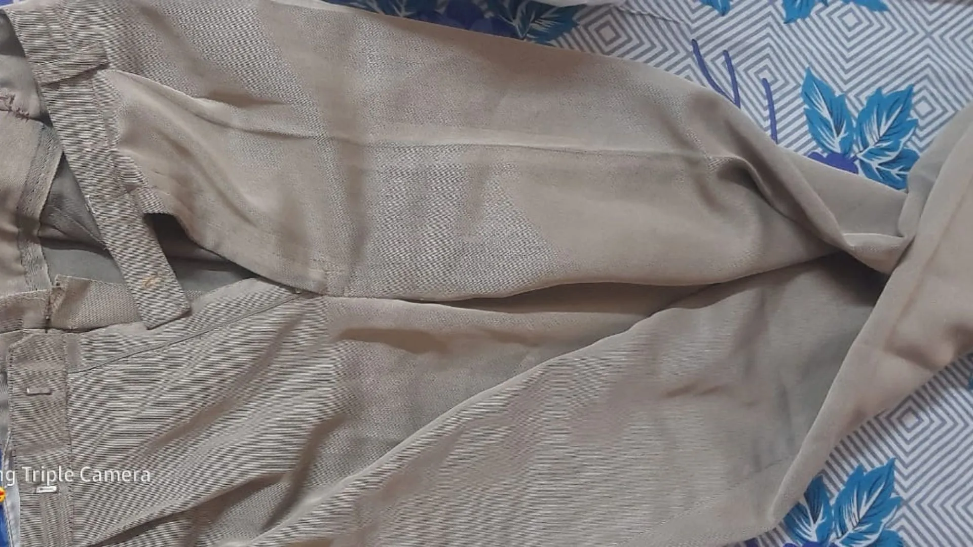 युवती ने Meesho से ऑर्डर किया शूट, पैकेट खोला तो निकली फटी पुरानी पैंट...जानिए आगे क्या हुआ