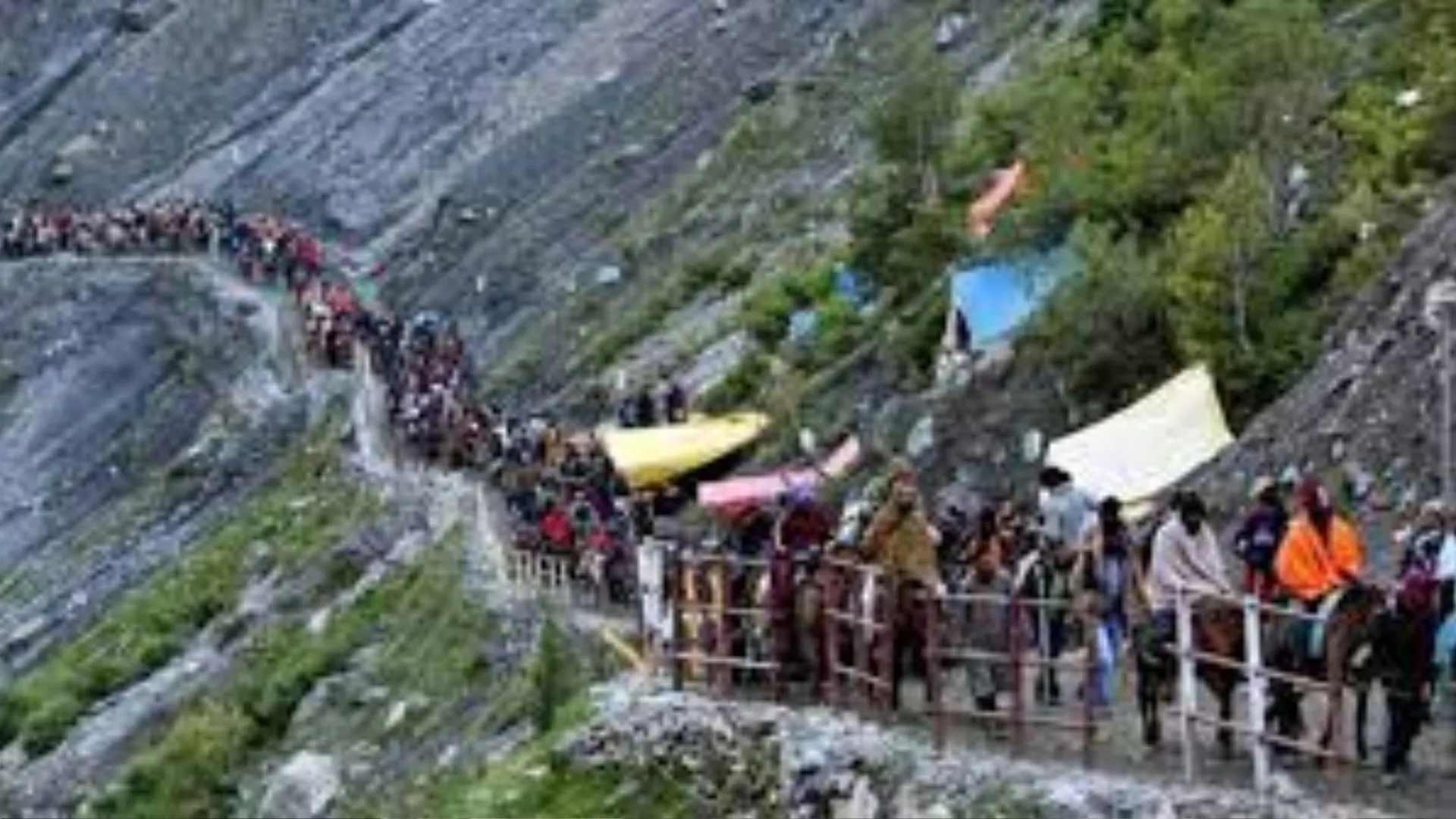 अमरनाथ यात्रा: जम्मू आधार शिविर से 3472 तीर्थयात्रियों का जत्था रवाना