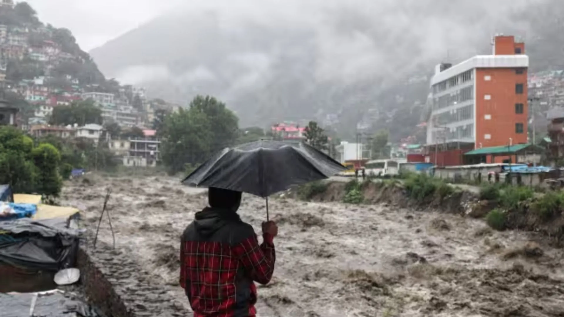 हिमाचल प्रदेश में शनिवार को भारी बारिश की चेतावनी; भूस्खलन और अचानक बाढ़ का खतरा 