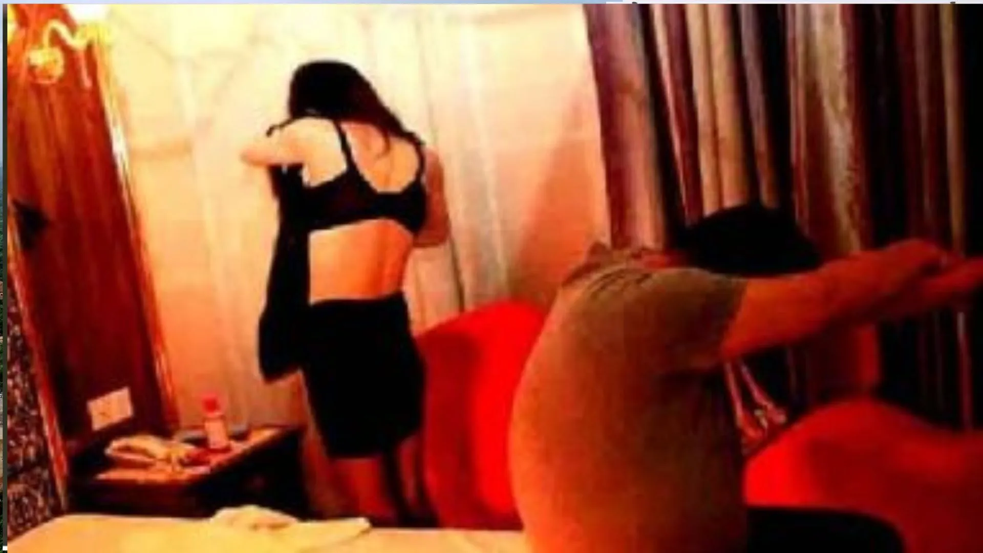 मसाज सेंटर में सेक्स रैकेट, आपत्तिजनक अवस्था में पकड़े गए युवक-युवती, पुलिस को सौंपा 