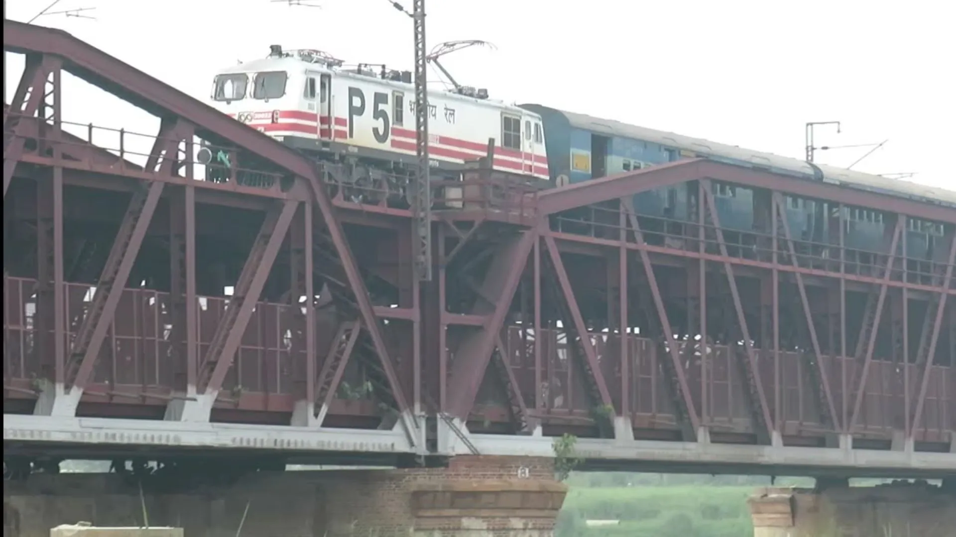 150 साल पुराना ऐतिहासिक ‘लोहे का पुल’, 1866 में पहली बार गुजरी थी ट्रेन, जानें खासियत 