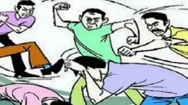 मुरादाबाद: नाली को लेकर विवाद में दो पक्षों में हुआ पथराव, महिला घायल