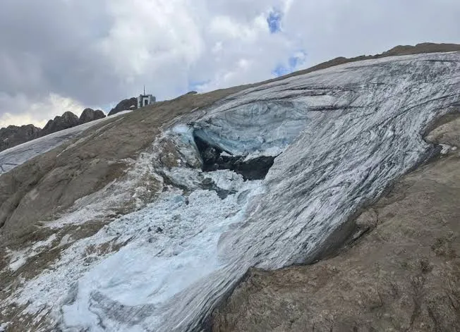 चमोली: ग्लेशियर फटने से नदी का जलस्तर बढ़ा