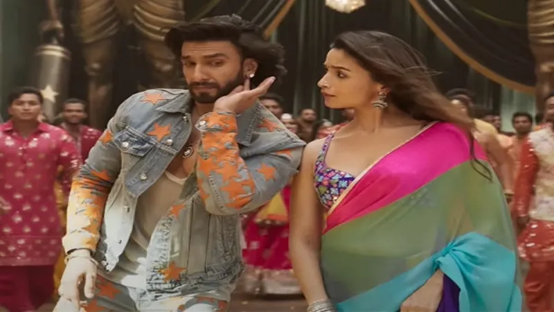 रॉकी और रानी की प्रेम कहानी का गाना व्हाट झुमका रिलीज,  आलिया भट्ट का दिखा जबरदस्त एक्स्प्रेशन 