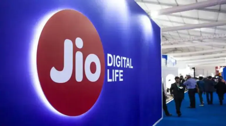 Reliance Jio का शुद्ध लाभ जून तिमाही में 12.1 प्रतिशत बढ़कर 4,863 करोड़ रुपये 
