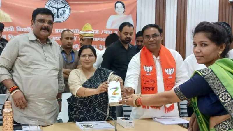 Kannauj में प्रभारी मंत्री रजनी तिवारी ने कलक्ट्रेट में बैठक, महिला उत्पीड़न को गंभीरता से ले पुलिस, दिए ये निर्देश