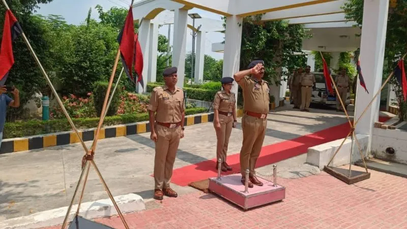 Kannauj News: पुलिस रहे अलर्ट, मोहर्रम पर रखे पैनी नजर, आईजी ने पुलिस अधिकारियों के साथ ली बैठक