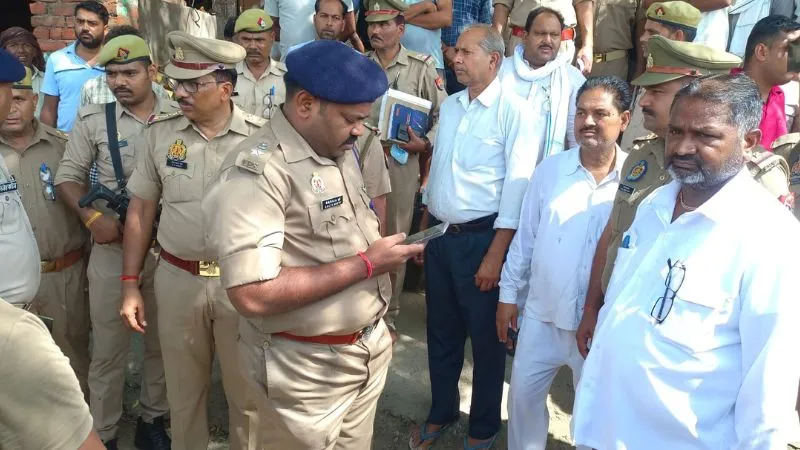 Kanpur Dehat Murder : चचेरे भाई ने बुजुर्ग दंपति की डंडे से पीट-पीटकर की हत्या, आरोपी सरेंडर करने पहुंचा DM दफ्तर