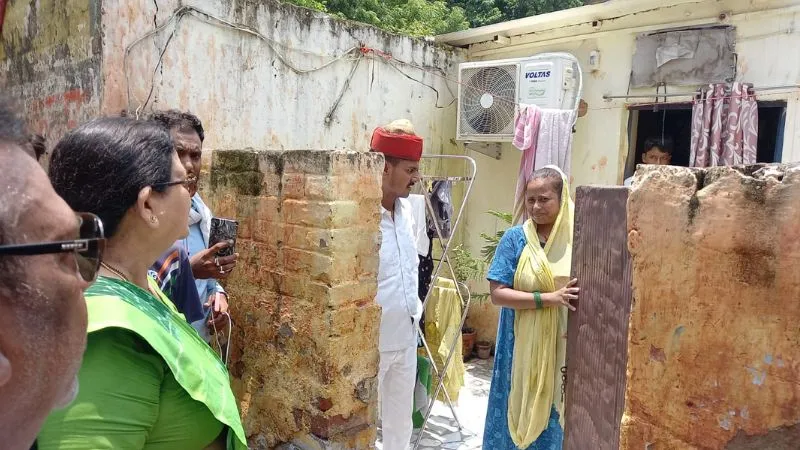 Kanpur: बाबूपुरवा में भड़की महापौर प्रमिला पांडेय, बोलीं- मंदिरों पर अराजकतत्व का कब्जा, बर्दाश्त नहीं किया जाएगा