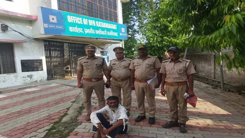 बहराइच: कतर्नियाघाट में गुजरात निवासी तस्कर गिरफ्तार, साथी हुए फरार  