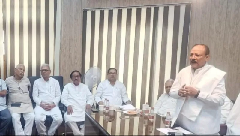 लखनऊ: समस्याओं को लेकर माध्यमिक शिक्षक संघ ने की बैठक, 9 अगस्त को निकालेंगे मोटर साइकिल रैली 