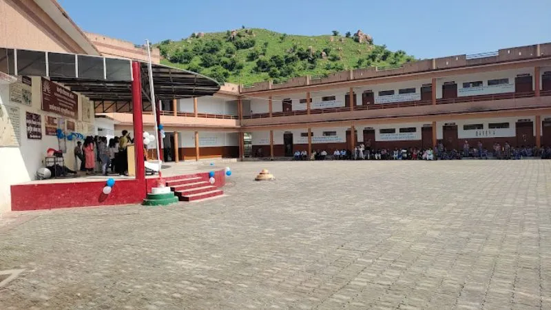 Mahoba News : केन्द्रीय विद्यालय की बिजली चार से पांच घंटे तक रहती गुल, छात्र-छात्राएं हो रहे परेशान