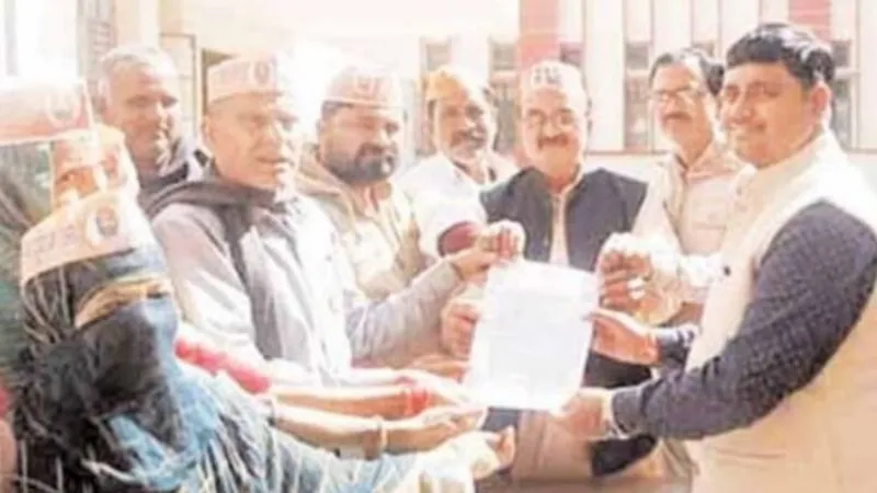 Mahoba News: मुआवजे की मांग को लेकर किसानो ने किया प्रदर्शन, SDM को ज्ञापन सौंप नाराजगी जताई 