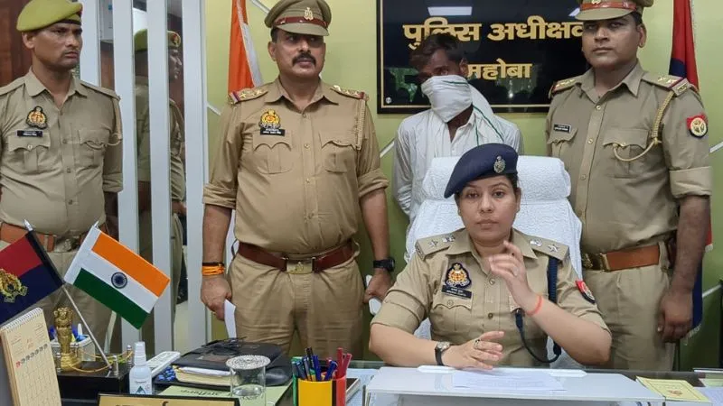 Mahoba Triple Murder : पत्नी और दो बच्चों की हत्या का आरोपी गिरफ्तार, नशे ने परिवार किया तबाह