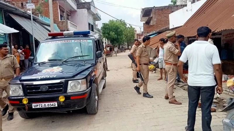 प्रतापगढ़: बाइक सवार दबंगों ने दुकान पर जमकर किया तांडव, दो घण्टे बंद रही बाजार