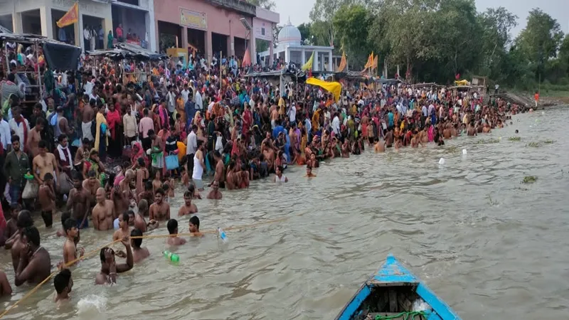 रायबरेली: गुरु पूर्णिमा पर ऋषियों की तपोस्थली में शिखर पर दिखा श्रद्धा का उल्लास, लाखों लोगों ने लगाई गंगा में डुबकी 
