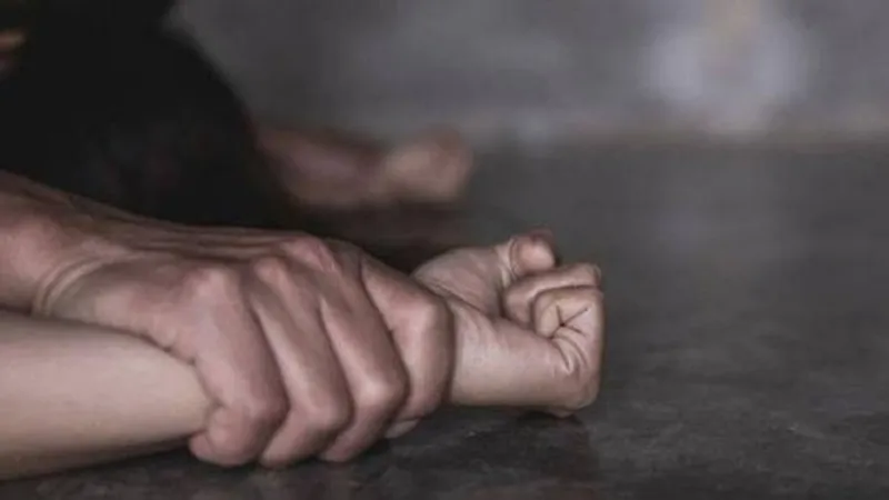 लखनऊ: शादी का झांसा देकर करता रहा यौन शोषण, विरोध पर दी तेजाब फेंकने की धमकी