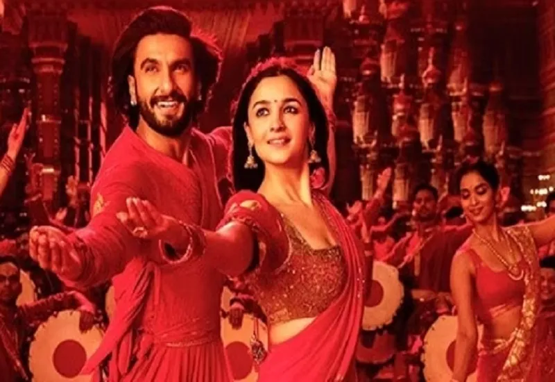 फिल्म 'Rocky Aur Rani Ki Prem Kahani' के 'ढिंढोरा बाजे रे' गाने का टीजर रिलीज, मां दुर्गा के सामने थिरकते दिखे रणवीर-आलिया 