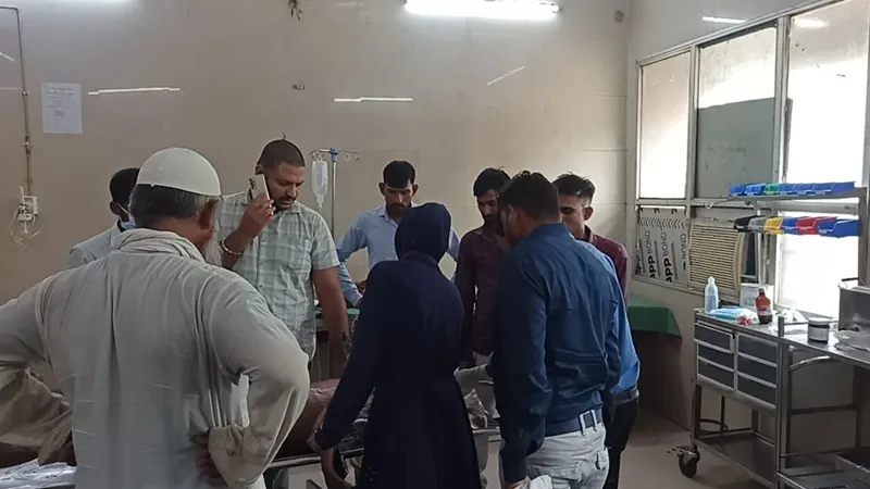 बहराइच: शटडाउन में  शुरू कर दी बिजली सप्लाई, करंट लगने से झुलसा बिजली कर्मी