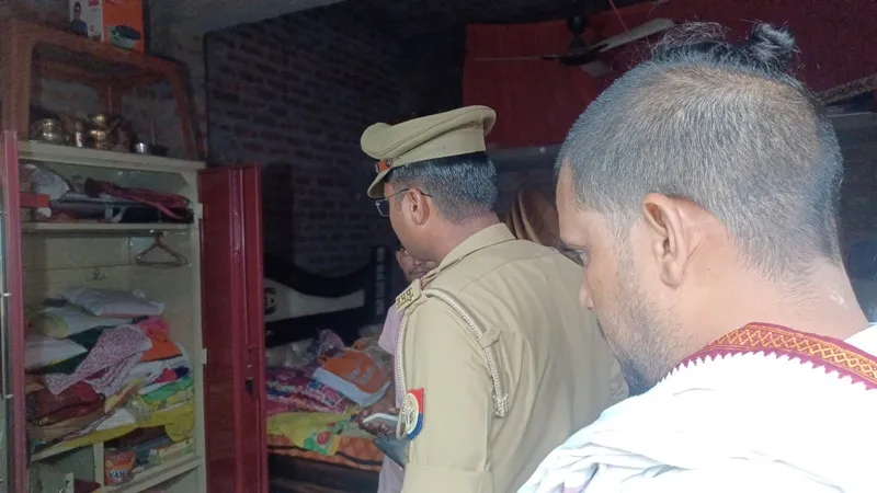 हरदोई: भदेउरा गांव में 5 लाख की चोरी से मचा हड़कंप, जांच में जुटी पुलिस