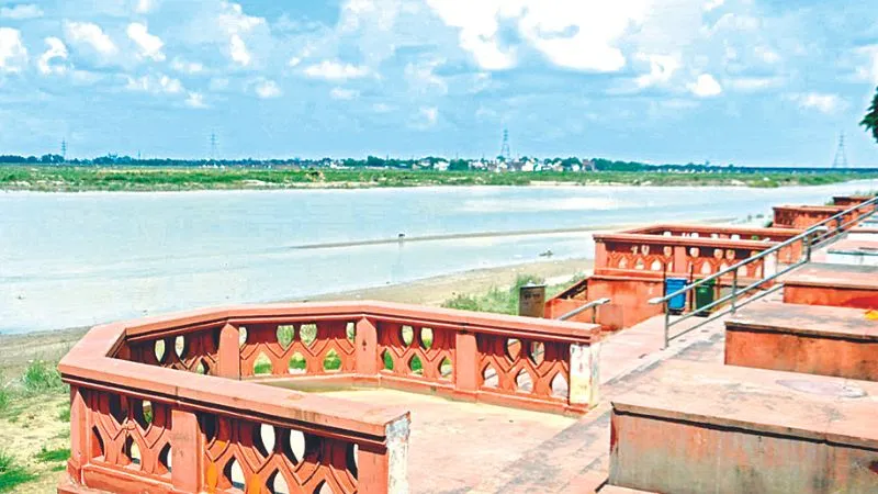 Kanpur News: गंगा के जलस्तर में हो रहा उतार-चढ़ाव, हरिद्वार और नरौरा डैम से लगातार छोड़ा जा रहा पानी