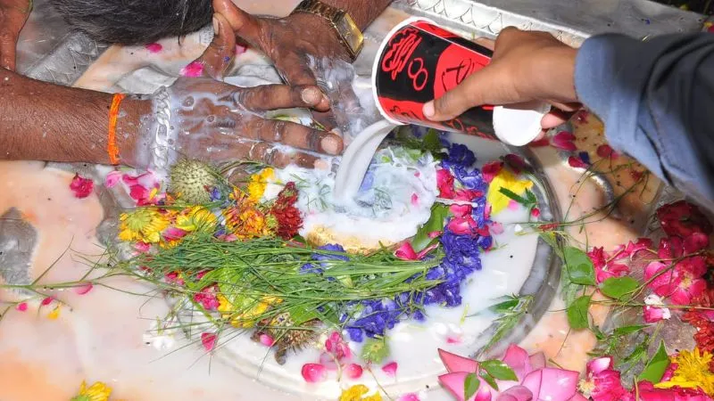 Sawan 2023: Kanpur के शिव मंदिरों में उमड़ी बाबा के भक्तों की भीड़, यहां देखें- श्रावण मास में मंदिर खुलने का समय