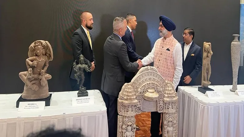 अमेरिका ने भारत को सौंपी 105 प्राचीन वस्तुएं, तरणजीत सिंह संधू बोले- प्राचीन वस्तुएं सिर्फ कला ही नहीं बल्कि हमारी विरासत