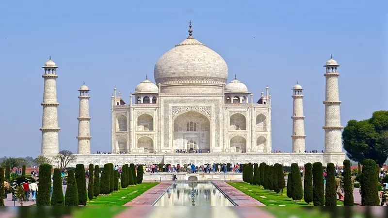 आगरा: ताजमहल परिसर में बच्चे को छोड़कर फरार हुई महिला, तलाश में जुटी पुलिस