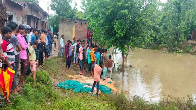 रामपुर: सरयू नदी में नहाने गया युवक डूबा, तलाश जारी