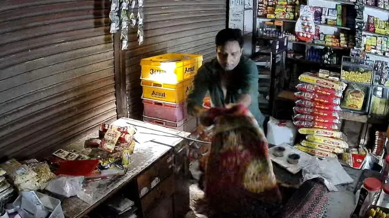 Theft In Kanpur: चकेरी में नहीं थम नहीं चोरी की घटनाएं, थोक परचून दुकान से पांच लाख की चोरी, जुलाई माह में 14वीं वारदात