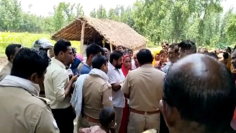 बहराइच: प्रार्थना सभा की आड़ में धर्म परिवर्तन का आरोप, पुलिस और बजरंग दल के सदस्यों को देख भड़के लोग