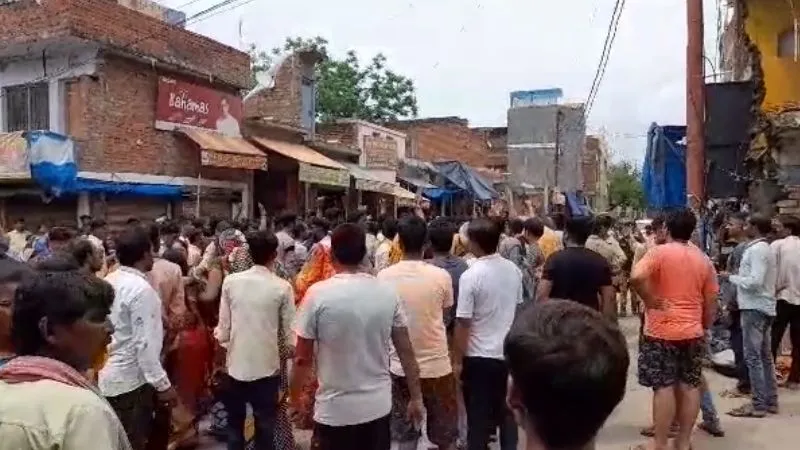 Unnao Accident : सड़क हादसों में मामा-भांजे व महिला की मौत, ग्रामीणों ने रोड जाम कर किया हंगामा