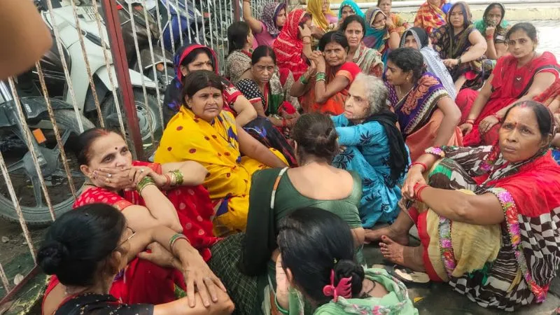 Unnao News : फैक्ट्री के अंदर युवक ने निगला जहरीला पदार्थ, मरने से पहले चचेरे भाई को मैसेज कर दी थी जानकारी