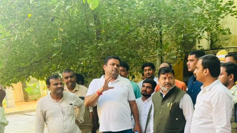  Unnao में नगर विकास के राज्यमंत्री राकेश कुमार राठौर बोले- तालाबों पर काबिज मिलने वालों के खिलाफ होगी कार्रवाई