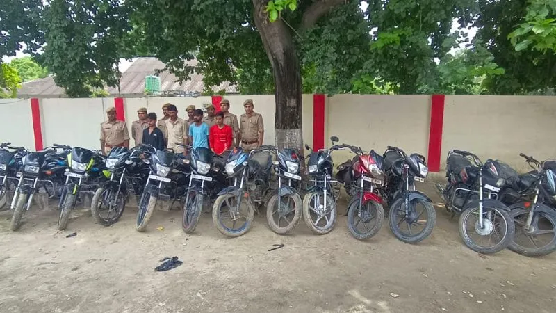 Unnao News: चार वाहन चोर गिरफ्तार, 17 बाइक बरामद, खंडहर में छिपा कर रखी थी, कानपुर, उन्नाव व गुजरात से की चोरी