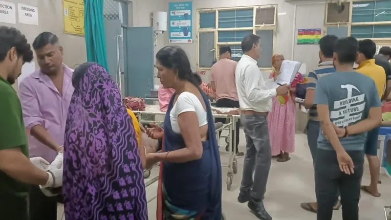 फर्रुखाबाद: दबंगो ने रेलवे स्टेशन पर सो रहे यात्रियों को कार से कुचला, छह गंभीर