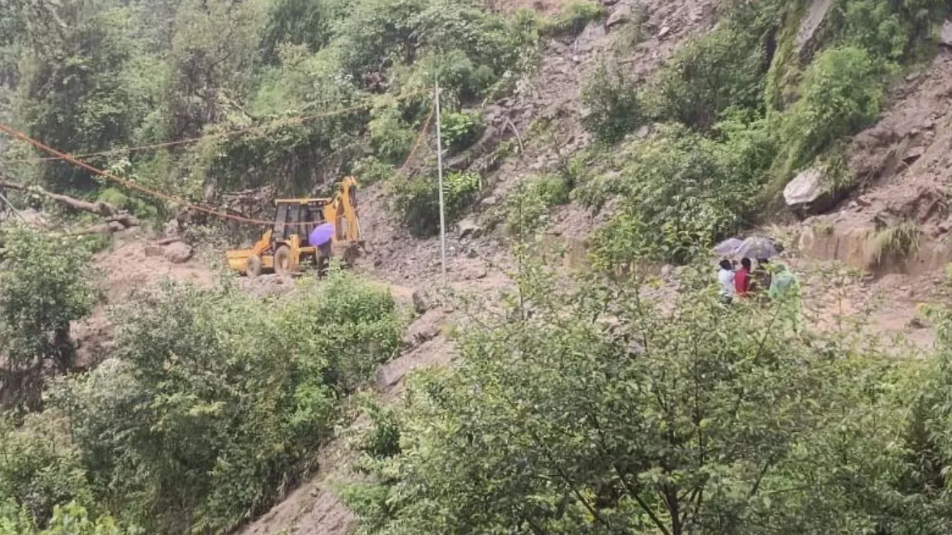 Uttarakhand Weather: प्रदेश के कई हिस्सो में खिली धूप, अगले चार दिन भारी बारिश की संभावना, संबंधित DM को दिये निर्देश 