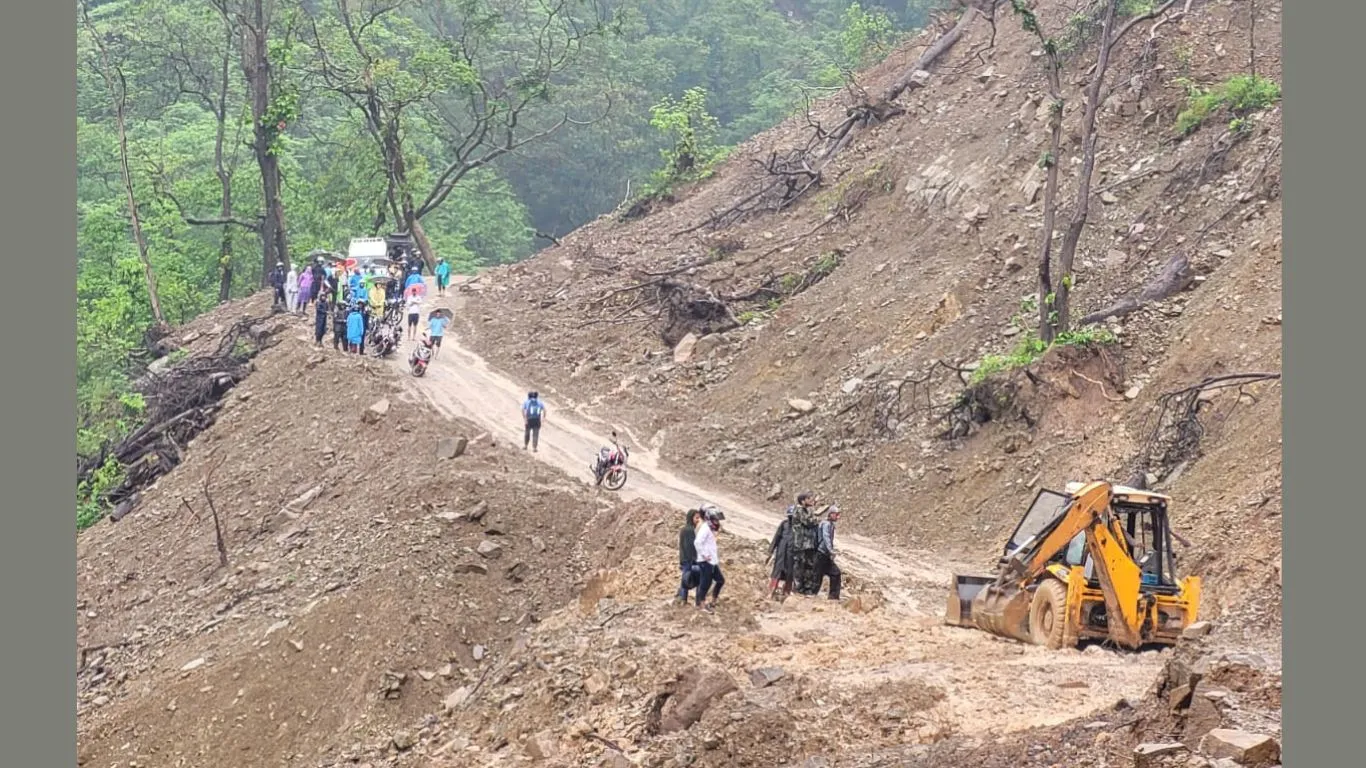 Haldwani News: हल्द्वानी में आठ घंटे में 53 एमएम बारिश दर्ज, मलबा आने से कुमाऊं में 56 मार्ग बाधित