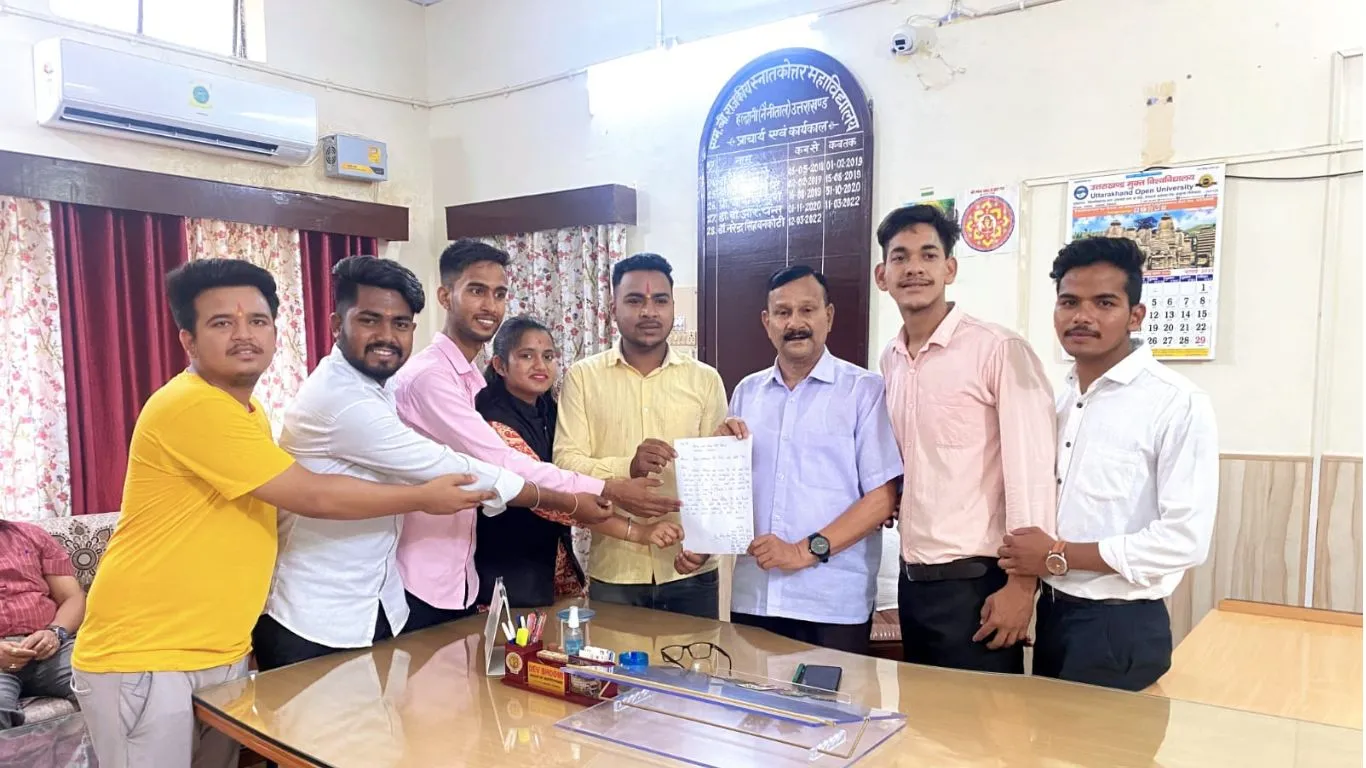 हल्द्वानीः एमबीपीजी कॉलेज में प्रवेश पंजीकरण तिथि बढ़ाने की मांग, छात्र नेताओं ने शिक्षा मंत्री को भेजा ज्ञापन