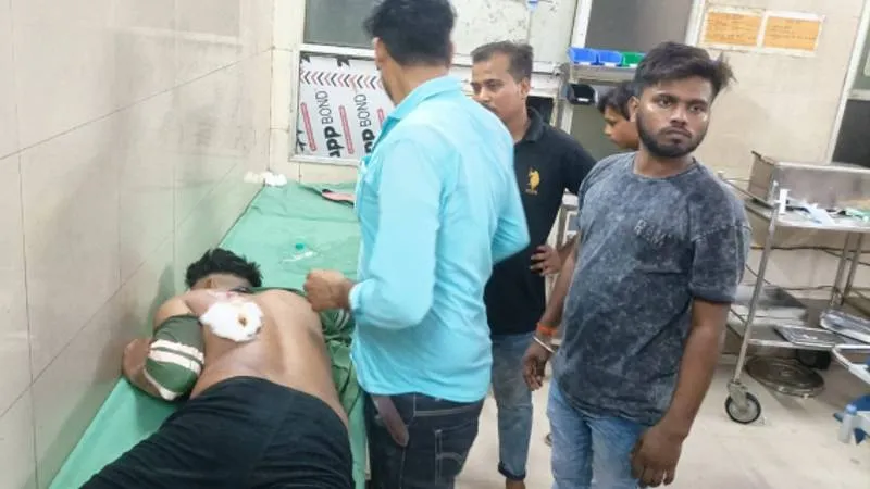 बहराइच: रोटी लेने गए युवक पर चाकू से हमला,  जिला अस्पताल में भर्ती, जांच में जुटी पुलिस 