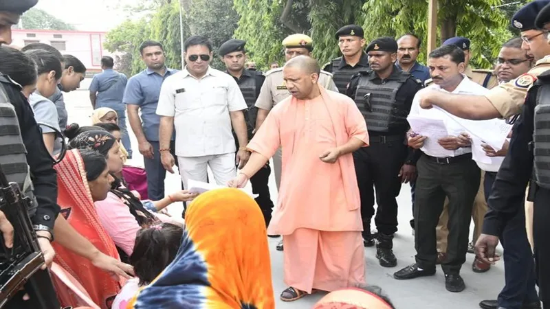 गोरखपुर: जनता दर्शन में बोले सीएम योगी- जनसमस्‍या का समाधान करने में कोताही न बरती जाए 