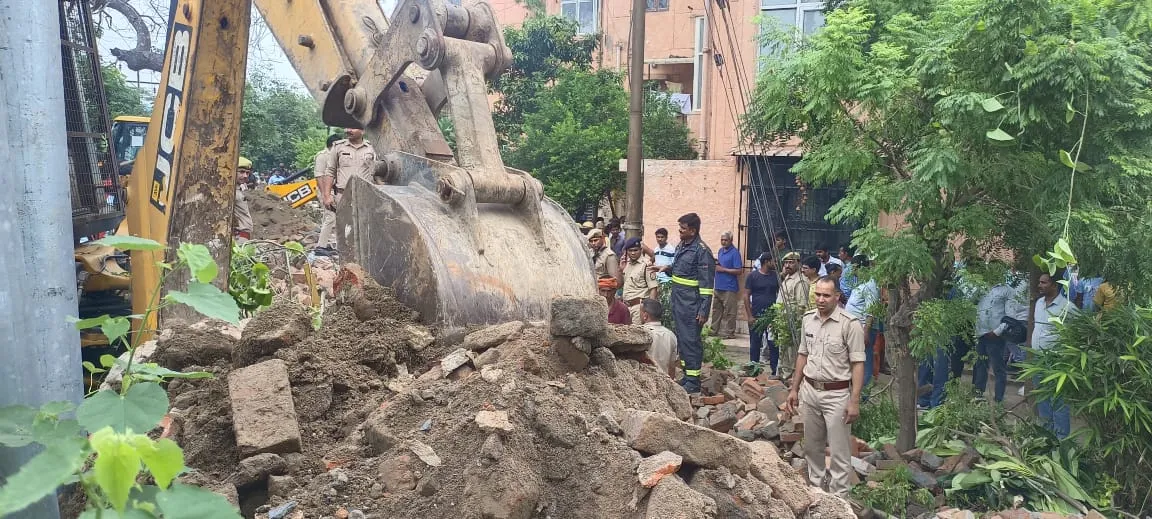 बारिश से तबाहीः कोल्हापुर में दीवार गिरने से एक महिला की मौत, दो घायल 