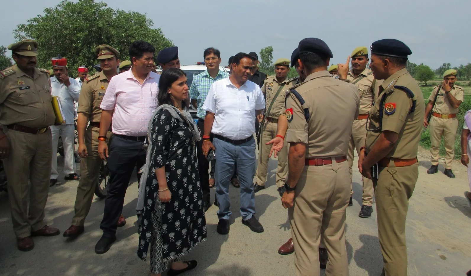 शाहजहांपुर: कांवड़ यात्रा की सुरक्षा का एडीजी-कमिश्नर ने लिया जायजा