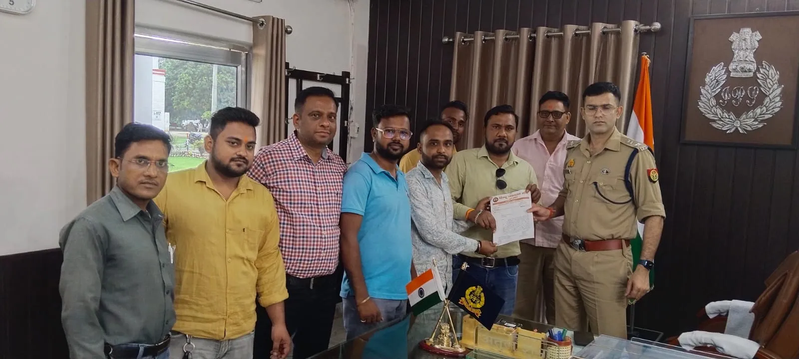 पीलीभीत: श्रावण माह में आपत्तिजनक झांकियों के प्रदर्शन पर प्रतिबंध लगाने की उठाई मांग, सौंपा ज्ञापन
