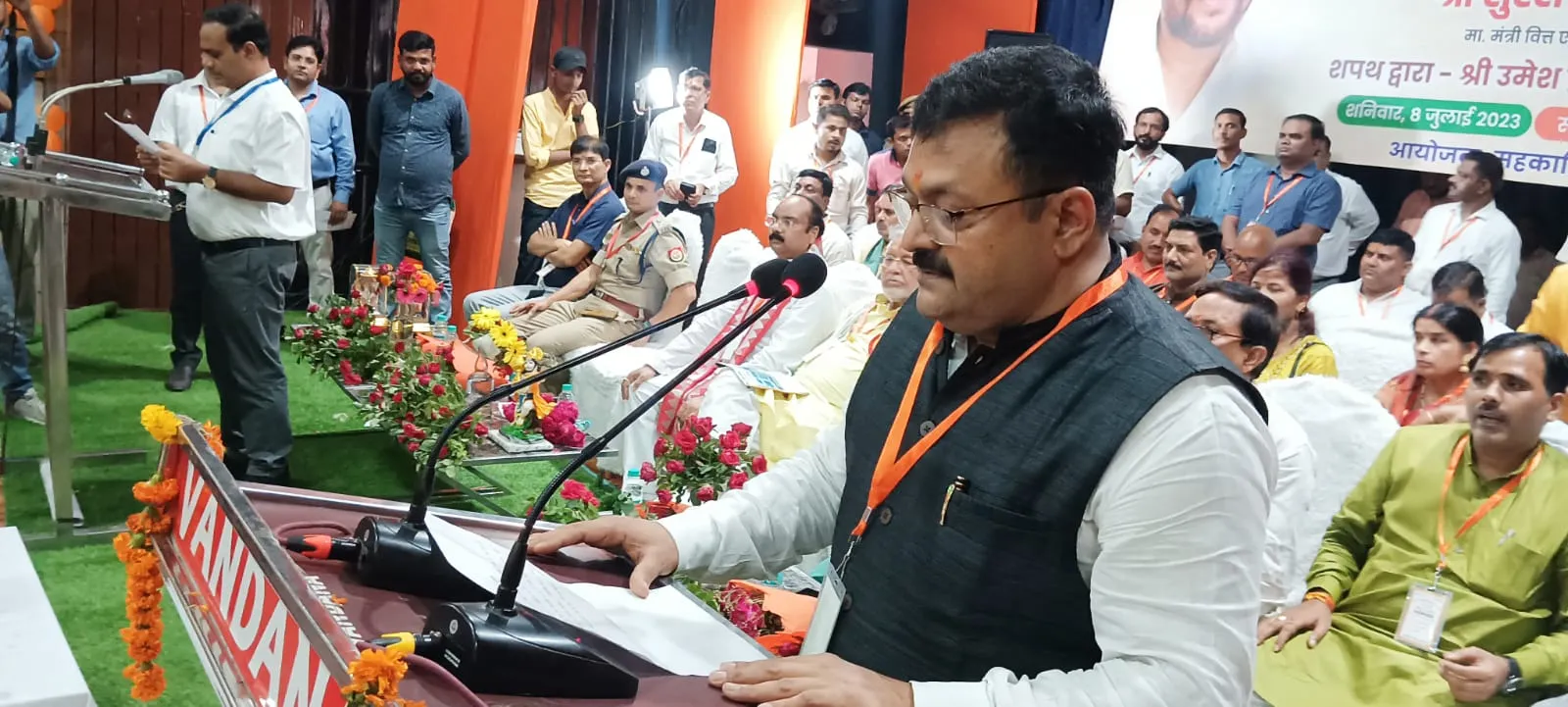 शाहजहांपुर: सभापति समेत सहकारिता विभाग के 199 प्रतिनिधियों ने ली शपथ