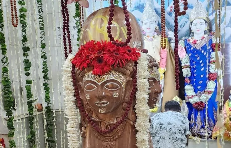 रामनगर: महादेव के पुष्प बंगला श्रंगार देखने उमड़ पड़े श्रद्धालु   