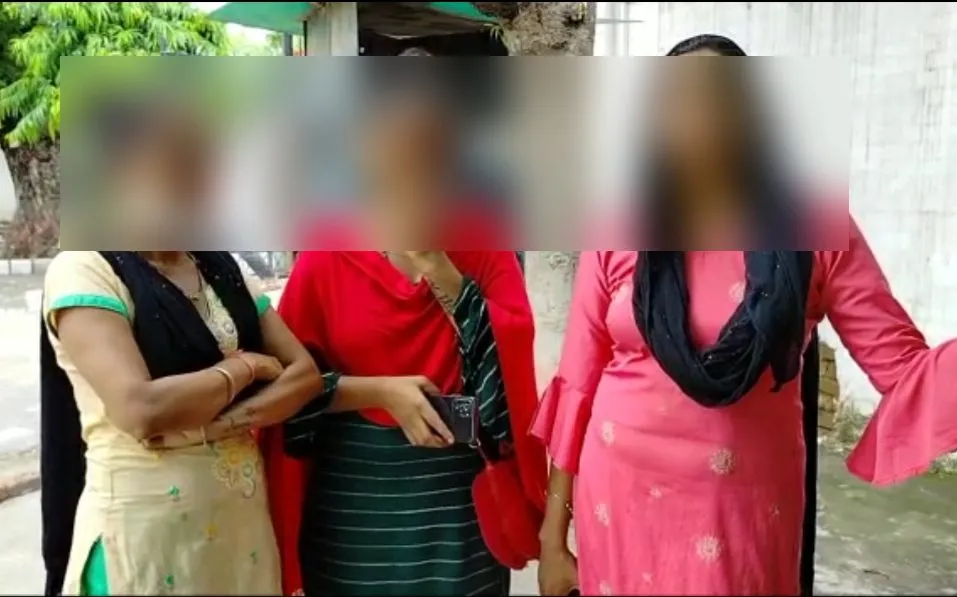 बरेली की बार बालाओं से कराया बिहार में डांस, बगैर पेमेंट दिए कॉन्ट्रैक्टर फरार, SSP से लगाई न्याय की गुहार